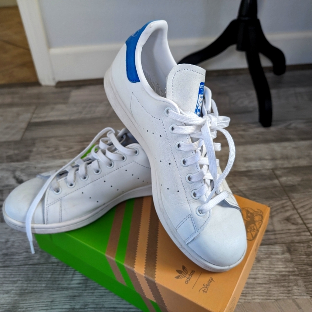 Adidas Stan Smith with royal blue color sz 10